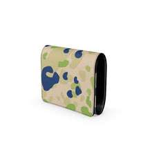 Load image into Gallery viewer, Cheetah in the Grass Clutch
